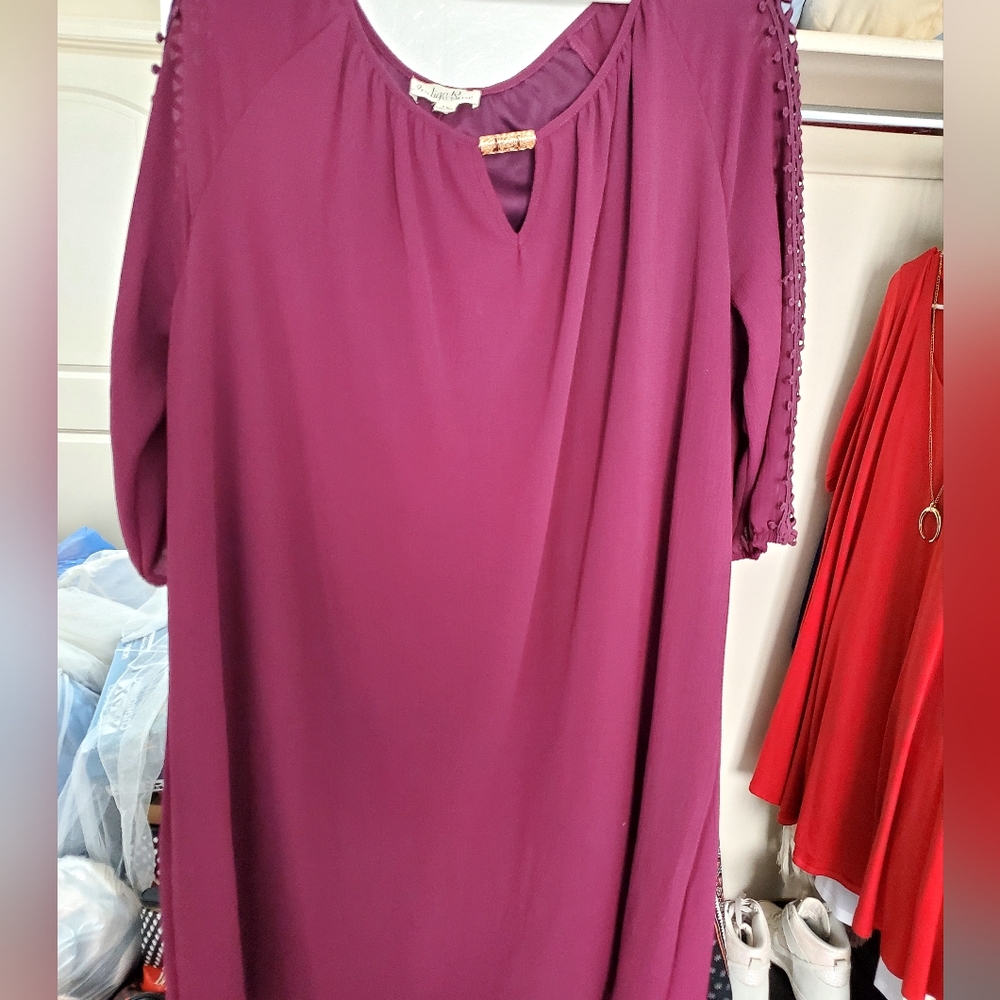 Burgundy flowy dress with sleeves